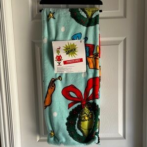 Grinch Festive Christmas Throw